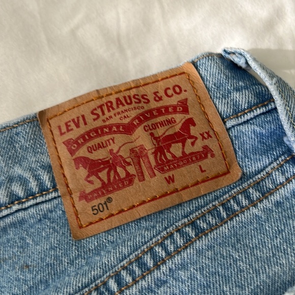 Womens Levi 501 jeans!! Only worn once or twice, great condition. - Picture 4 of 5